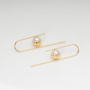 Kaze（風） Akoya Pearl Earrings - 18K Yellow Gold, 7mm White Rose Pearls, Handcrafted in Kofu, Japan