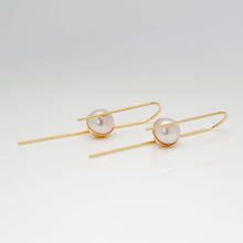 Load image into Gallery viewer, Kaze（風） Akoya Pearl Earrings - 18K Yellow Gold, 7mm White Rose Pearls, Handcrafted in Kofu, Japan
