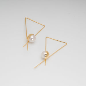 Rin（凛） Akoya Pearl Earrings - 18K Yellow Gold, 7mm White Rose Pearls, Handcrafted in Kofu, Japan