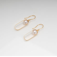 画像をギャラリービューアに読み込む, Saya（沙夜 / 紗） Akoya Pearl Earrings - 18K Yellow Gold, 5mm White Rose Pearls, Handcrafted in Kofu, Japan
