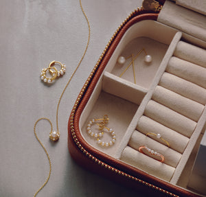 Collar de perlas de agua dulce de oro macizo amarillo de 14 quilates y collar de 18 &quot;estilo halo de diamantes de .04 CTW