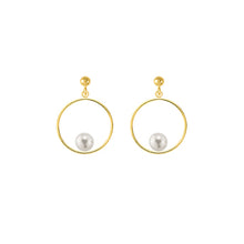 Load image into Gallery viewer, 14/20 Yellow Gold Filled Circle Pearl Earring
